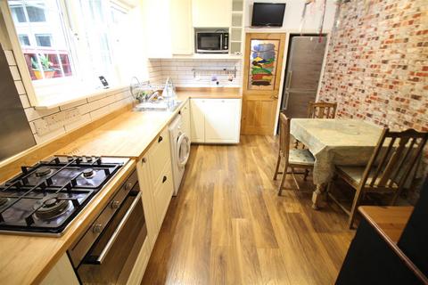 undefined, Lansdowne Road, Hounslow