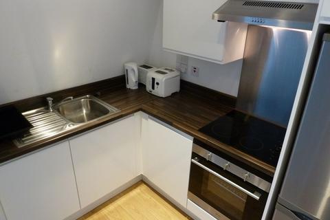 Studio to rent, 11 Whitefield Tce, Flat 7