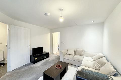 3 bedroom semi-detached house to rent, Shoemakers Close, Keresley End, CV7