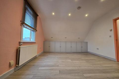Studio to rent, Upper Tollington Park  N4