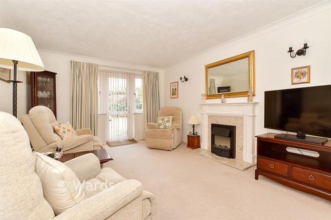 2 bedroom ground floor flat for sale, Cedar Court, Tenterden TN30