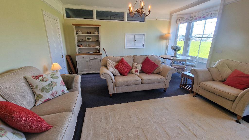 Sitting Room/Dining Room