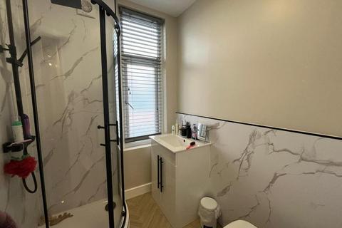 4 bedroom detached house to rent, Whitby Road, Manchester, M14 6GH