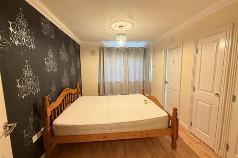 2 bedroom flat for sale, COMET HOUSE, Hayes