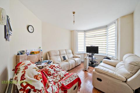 3 bedroom semi-detached house for sale, Bensham Lane, Thornton Heath, CR7
