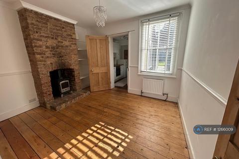 2 bedroom terraced house to rent, Goat Lane, Enfield, EN1