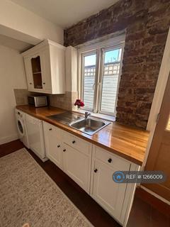 2 bedroom terraced house to rent, Goat Lane, Enfield, EN1