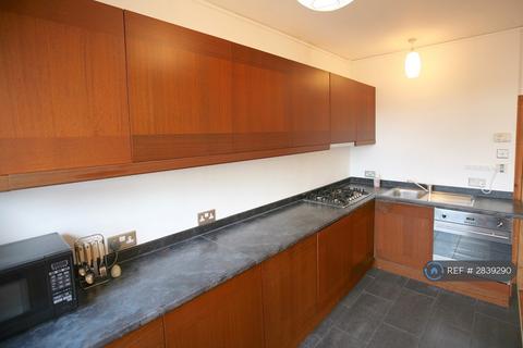 1 bedroom in a flat share to rent, Streatham, London, SW16