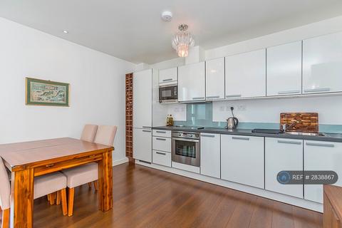 1 bedroom flat to rent, St. John's Hill, London, SW11