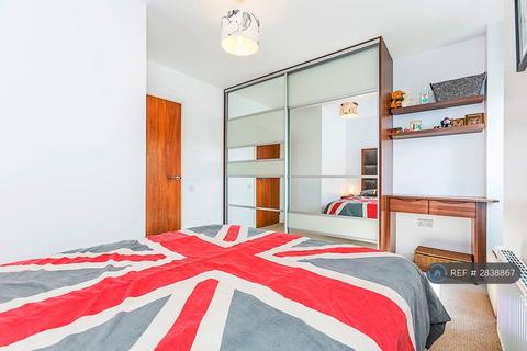 1 bedroom flat to rent, St. John's Hill, London, SW11