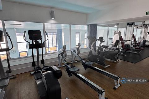 1 bedroom in a house share to rent, Cyclops Mews, London, E14