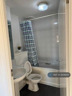 1 bedroom in a house share to rent, Cyclops Mews, London, E14