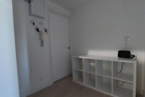 2 bedroom flat to rent, Brunswick Quay, London, SE16 7PT