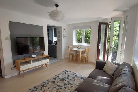 2 bedroom flat to rent, Brunswick Quay, London, SE16 7PT