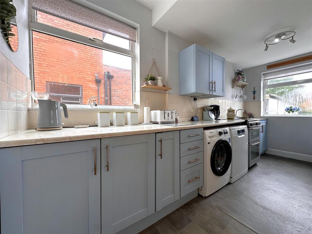Kitchen 372
