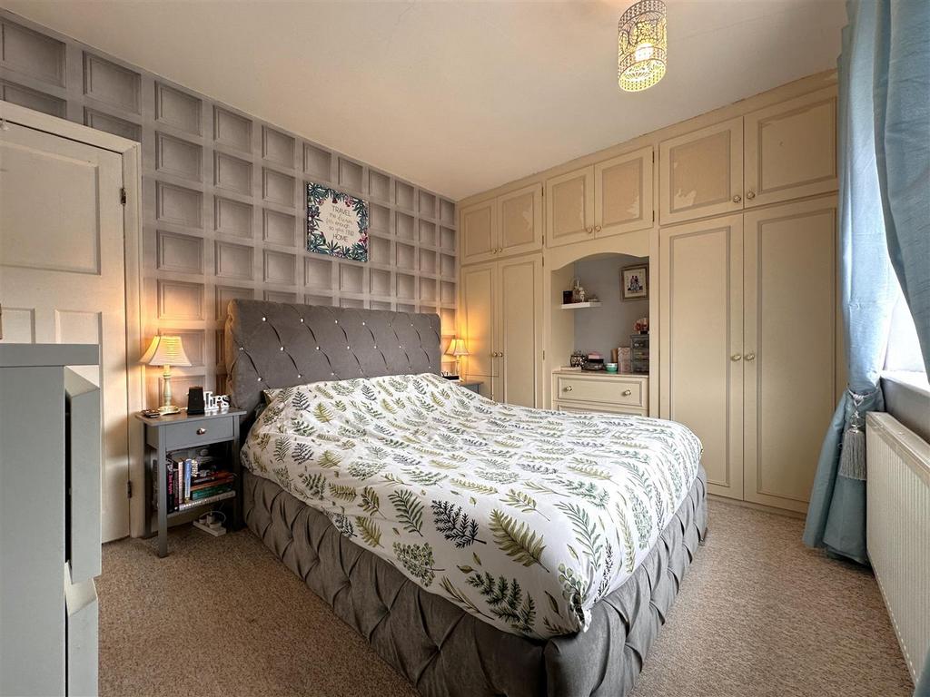 Master Bedroom 370