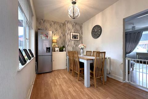 3 bedroom semi-detached house for sale, Beeston Road, Newark