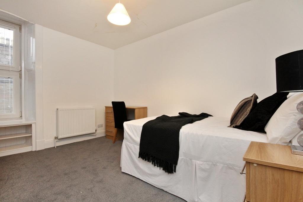 Bright, tidy bedroom with desk and neutral deco...