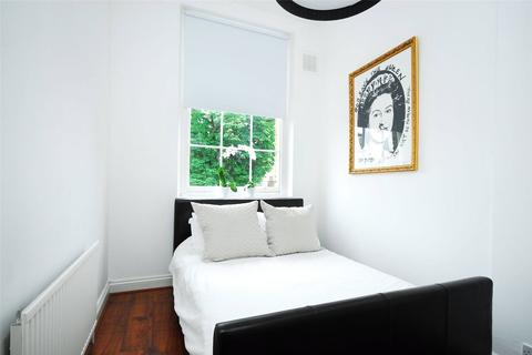 2 bedroom apartment to rent, Shirley Gardens, London W7