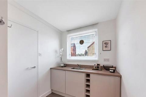 2 bedroom apartment to rent, Shirley Gardens, London W7
