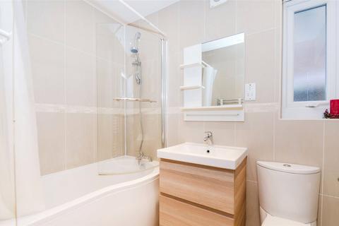 2 bedroom apartment to rent, Shirley Gardens, London W7