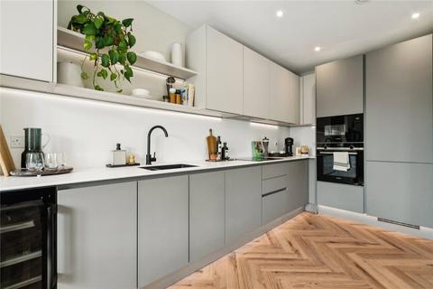 3 bedroom apartment for sale, London Square, SW17