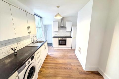 2 bedroom maisonette to rent, Ling Road, Canning Town