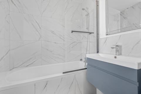 1 bedroom flat for sale, St. Helena Road, London, SE16