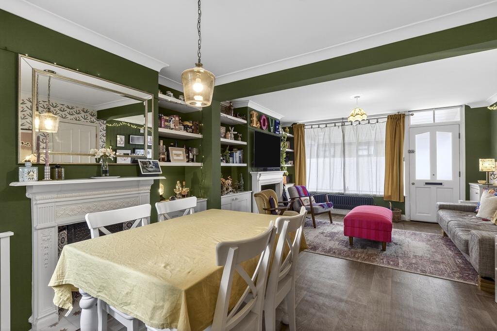 Lounge/Dining Room