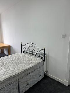 4 bedroom flat to rent, /,  Gibson Street, Glasgow