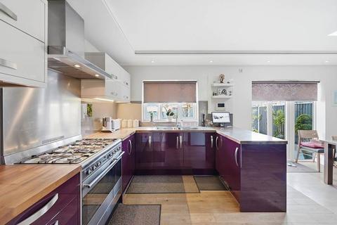3 bedroom semi-detached house for sale, Manor Road, Barking