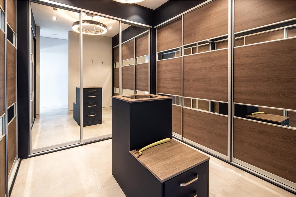 Walk-In Wardrobe