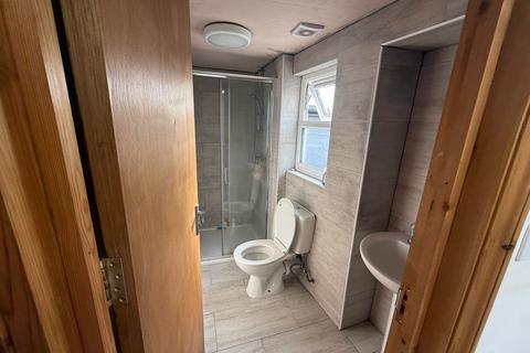 3 bedroom terraced house to rent, London E11