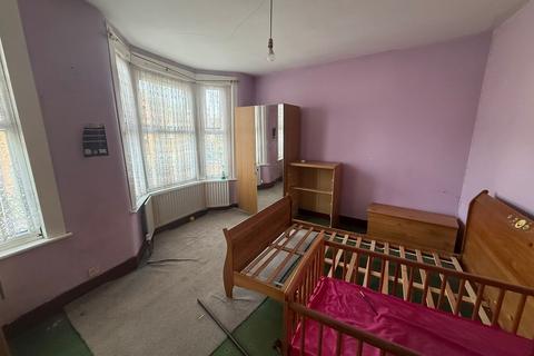 3 bedroom terraced house to rent, London E11