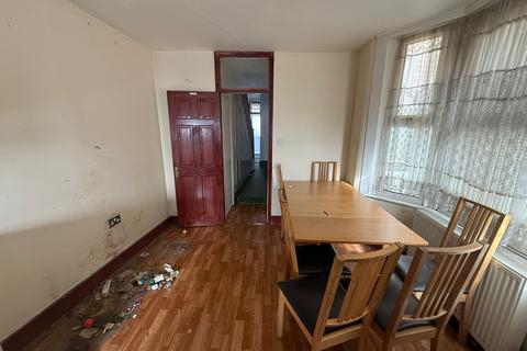 3 bedroom terraced house to rent, London E11