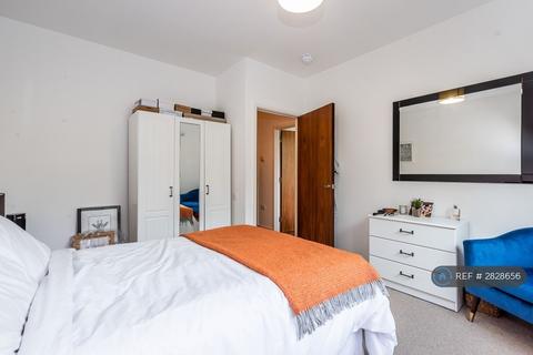 1 bedroom flat to rent, St Johns Hill, London, SW11