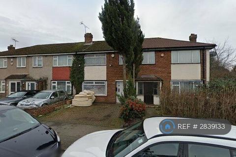 6 bedroom semi-detached house to rent, Station Road, Hayes, UB3