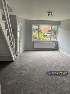 3 bedroom semi-detached house to rent, Wilmots Close, Reigate, RH2