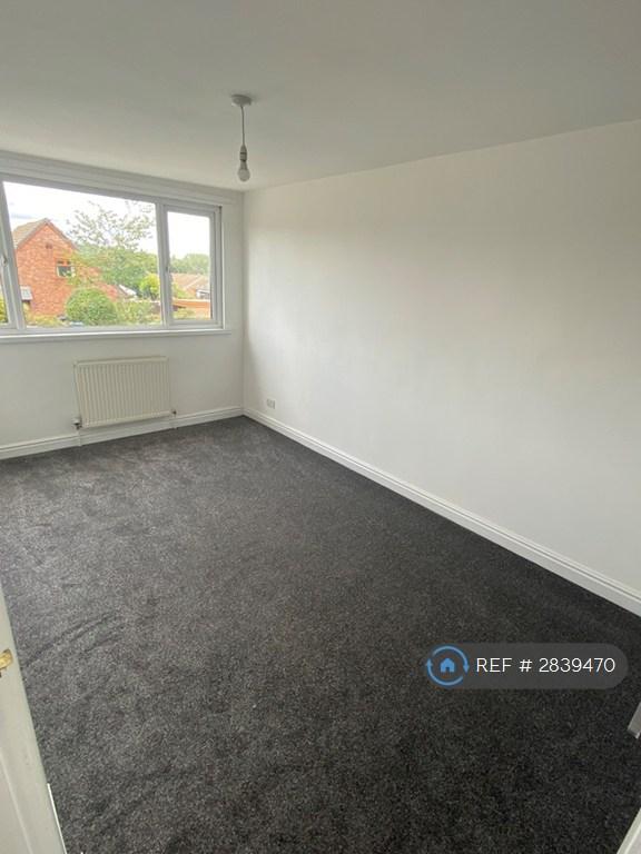 Bedroom 1 (4.3m x 2.6m)