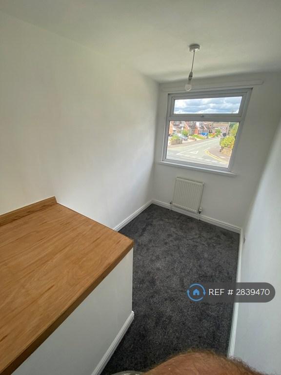 Bedroom 3 ( 3m x 1.8m )