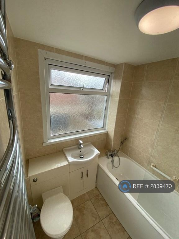 Bathroom (1.8m x 2.5m)
