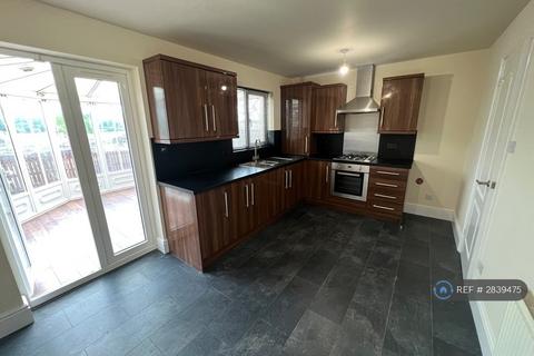 3 bedroom semi-detached house to rent, Mcloughlin Way, Sheffield, S26