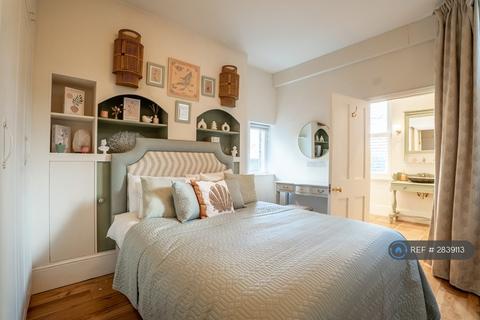 2 bedroom flat to rent, Bective Road, London, SW15