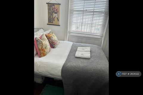 1 bedroom flat to rent, Regency Square, Brighton, BN1