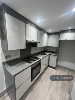5 bedroom detached house to rent, Chapman Crescent, Harrow, HA3