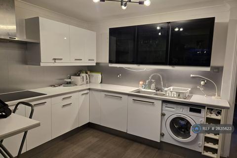 2 bedroom flat to rent, Burrhill Court, London, SE16