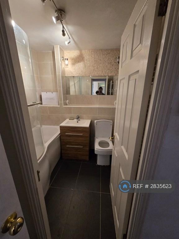 En-Suite Bathroom