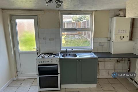 2 bedroom semi-detached house to rent, Englands Lane, Gorleston, NR31