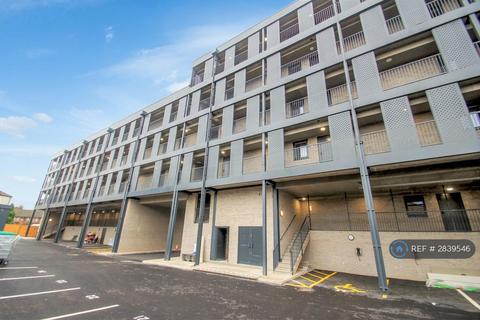 2 bedroom flat to rent, Crossbank House, Salford, M7
