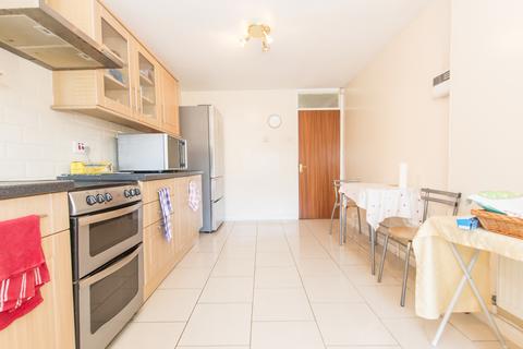 3 bedroom end of terrace house for sale, Neave Crescent, Romford RM3